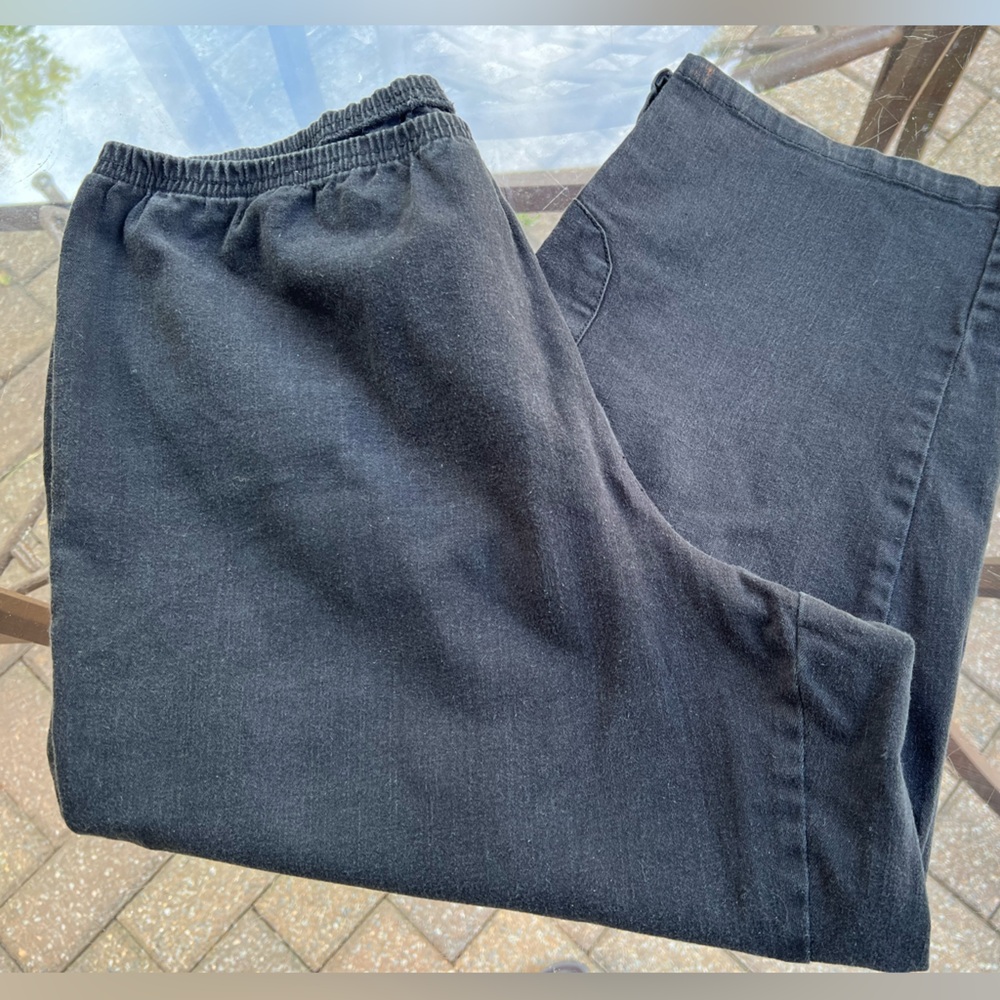 Avenue Black Denim Cargo Capri